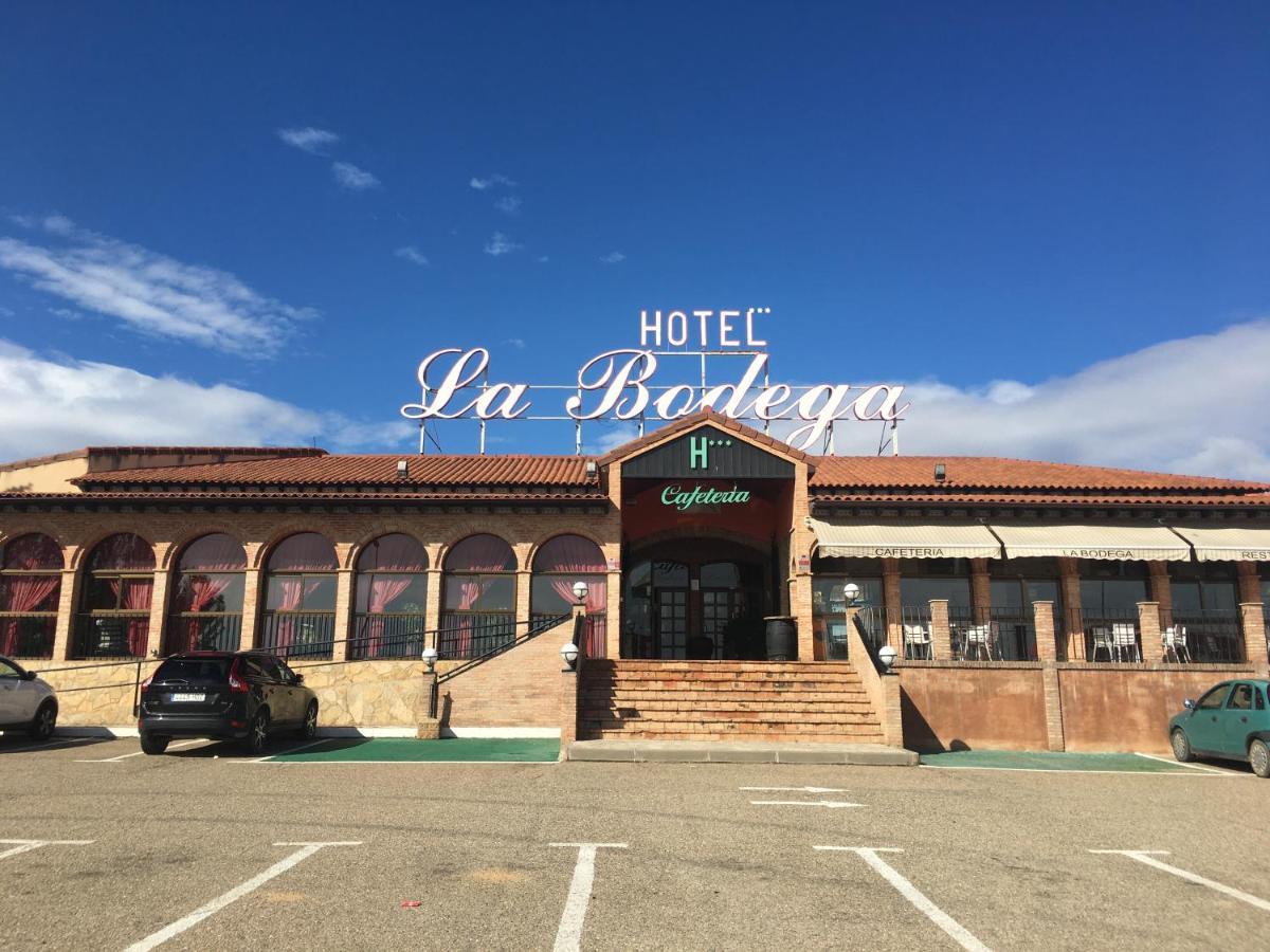 Hotel La Bodega La Almunia de Dona Godina Bagian luar foto